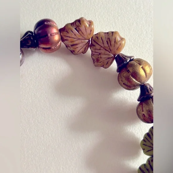 NWOT bracelet Pumpkins & Autumn Leaves rose Czech Glass, charms, stretch Osfm - Picture 7 of 10